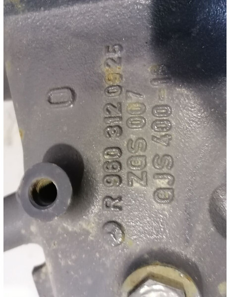 Mercedes-Benz - Karosszéria és külső - Teherautó: 4 kép. Mercedes-Benz - Karosszéria és külső - Teherautó: 4 kép.