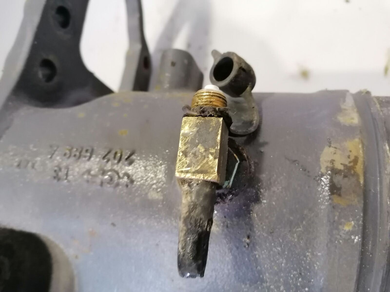 Mercedes-Benz - Karosszéria és külső - Teherautó: 5 kép. Mercedes-Benz - Karosszéria és külső - Teherautó: 5 kép.