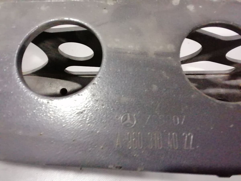 Mercedes-Benz - Karosszéria és külső - Teherautó: 3 kép. Mercedes-Benz - Karosszéria és külső - Teherautó: 3 kép.