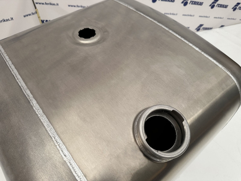 Mercedes-Benz New aluminum fuel tank 300L - Üzemanyag tartály - Teherautó: 4 kép. Mercedes-Benz New aluminum fuel tank 300L - Üzemanyag tartály - Teherautó: 4 kép.