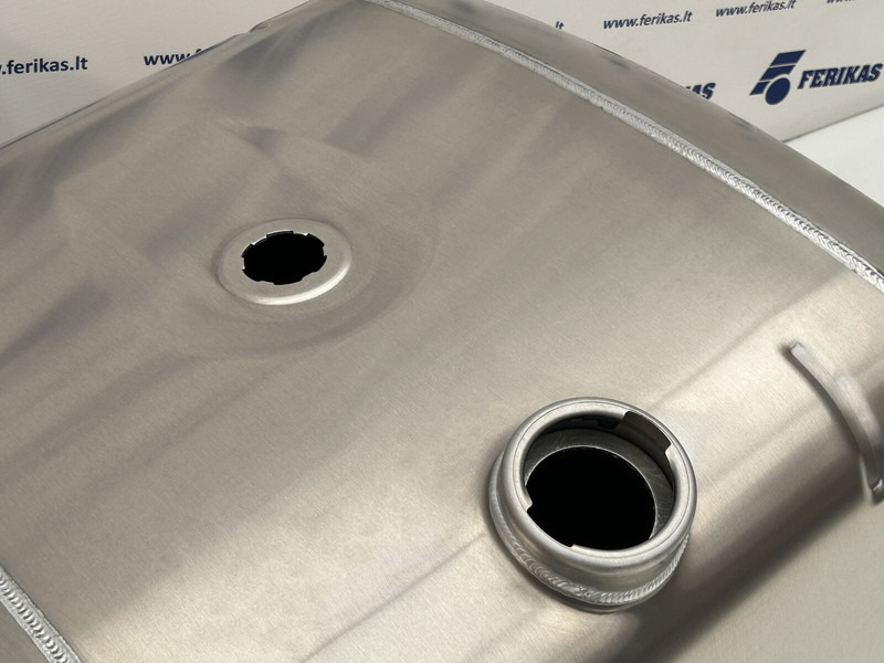 Mercedes-Benz New aluminum fuel tank 320 L. - Üzemanyag tartály - Teherautó: 4 kép. Mercedes-Benz New aluminum fuel tank 320 L. - Üzemanyag tartály - Teherautó: 4 kép.