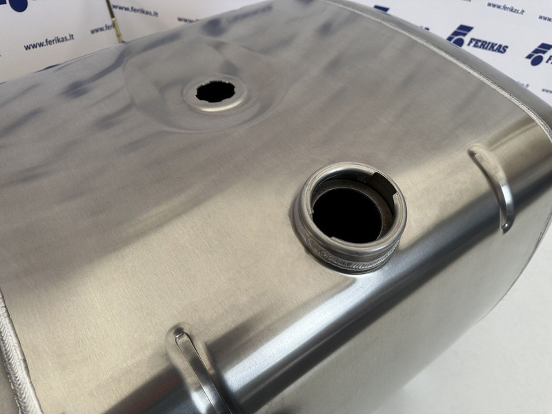 Mercedes-Benz New aluminum fuel tank 360 L. - Üzemanyag tartály - Teherautó: 4 kép. Mercedes-Benz New aluminum fuel tank 360 L. - Üzemanyag tartály - Teherautó: 4 kép.