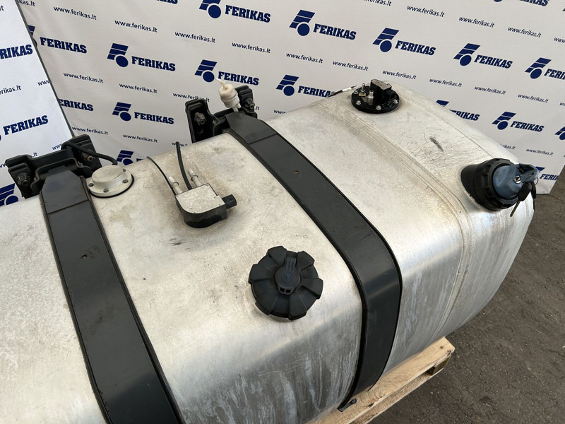 Mercedes-Benz combined fuel tank 720L - Üzemanyag tartály - Teherautó: 5 kép. Mercedes-Benz combined fuel tank 720L - Üzemanyag tartály - Teherautó: 5 kép.