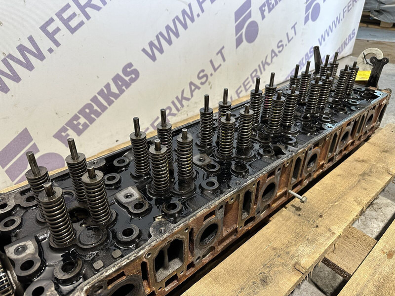 Mercedes-Benz cylinder head - Motor és alkatrészek - Teherautó: 4 kép. Mercedes-Benz cylinder head - Motor és alkatrészek - Teherautó: 4 kép.