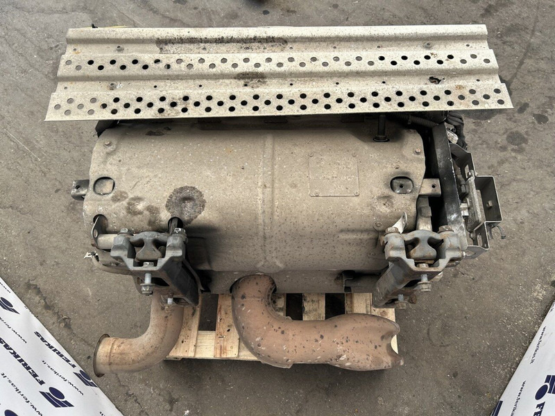 Mercedes-Benz exhaust catalyst, silencer - Hangtompító - Teherautó: 4 kép. Mercedes-Benz exhaust catalyst, silencer - Hangtompító - Teherautó: 4 kép.
