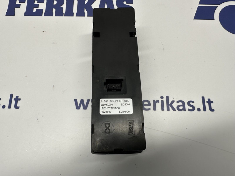 Mercedes-Benz passenger door, window control - Műszerfal - Teherautó: 2 kép. Mercedes-Benz passenger door, window control - Műszerfal - Teherautó: 2 kép.