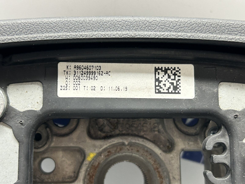 Mercedes-Benz steering wheel, refurbished - Kormánykerék - Teherautó: 5 kép. Mercedes-Benz steering wheel, refurbished - Kormánykerék - Teherautó: 5 kép.