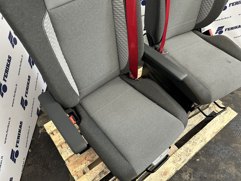 Renault T - Ülés - Teherautó: 4 kép. Renault T - Ülés - Teherautó: 4 kép.