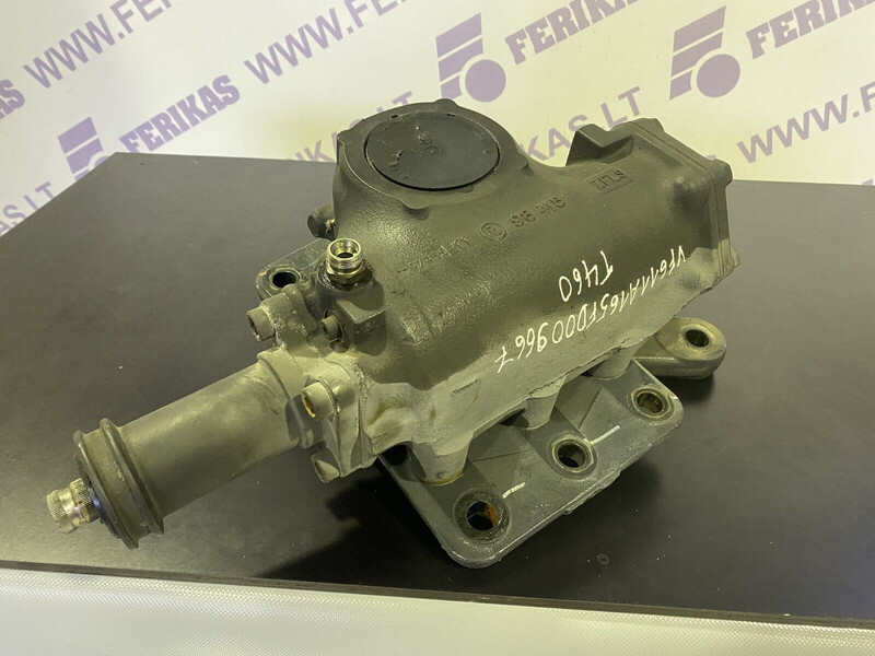 Renault T steering gear - Kormányoszlop - Teherautó: 3 kép. Renault T steering gear - Kormányoszlop - Teherautó: 3 kép.
