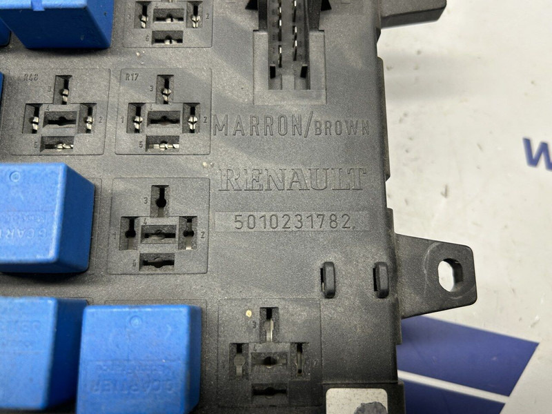 Renault fuse box - Elektromos rendszer - Teherautó: 3 kép. Renault fuse box - Elektromos rendszer - Teherautó: 3 kép.
