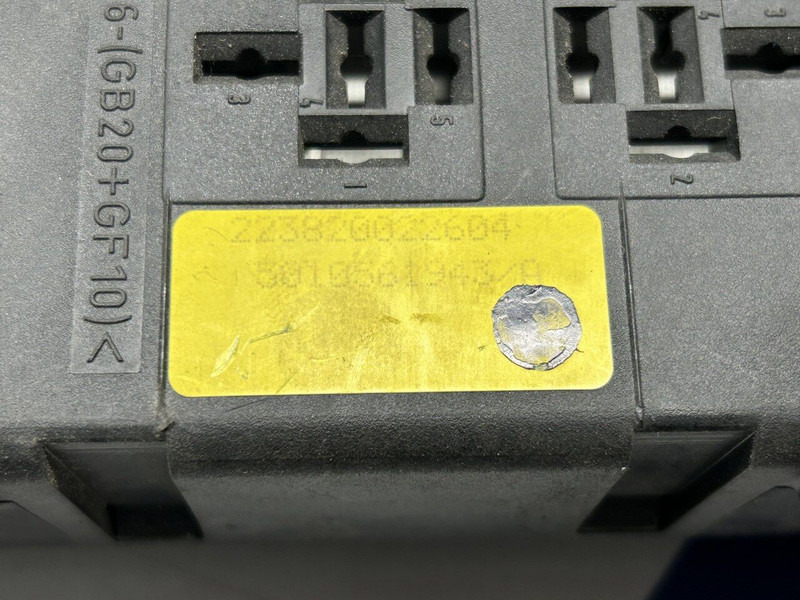 Renault fuse relay box - Elektromos rendszer - Teherautó: 3 kép. Renault fuse relay box - Elektromos rendszer - Teherautó: 3 kép.