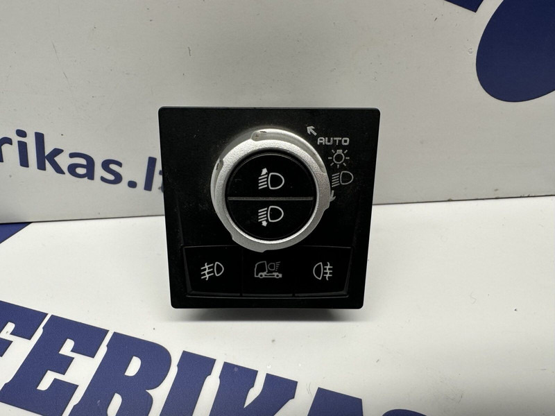 Renault lights switch - Műszerfal - Teherautó: 1 kép. Renault lights switch - Műszerfal - Teherautó: 1 kép.