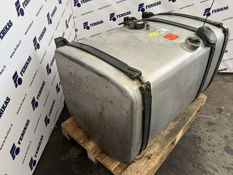 Scania 500L complete fuel tank with brackets - Üzemanyag tartály - Teherautó: 2 kép. Scania 500L complete fuel tank with brackets - Üzemanyag tartály - Teherautó: 2 kép.