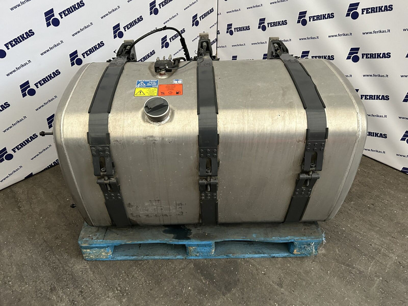 Scania 525L complete fuel tank with fuel optimiser brackets 700x725x124 - Üzemanyag tartály - Teherautó: 1 kép. Scania 525L complete fuel tank with fuel optimiser brackets 700x725x124 - Üzemanyag tartály - Teherautó: 1 kép.