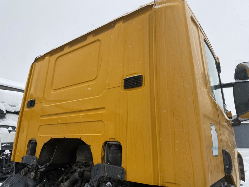 Scania P340 - Fülke és belső tér - Teherautó: 5 kép. Scania P340 - Fülke és belső tér - Teherautó: 5 kép.