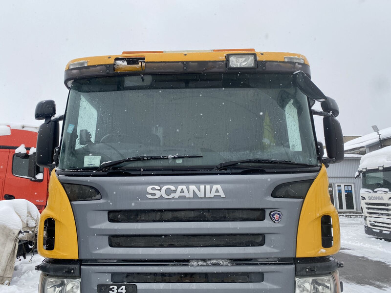Scania P340 - Fülke és belső tér - Teherautó: 1 kép. Scania P340 - Fülke és belső tér - Teherautó: 1 kép.