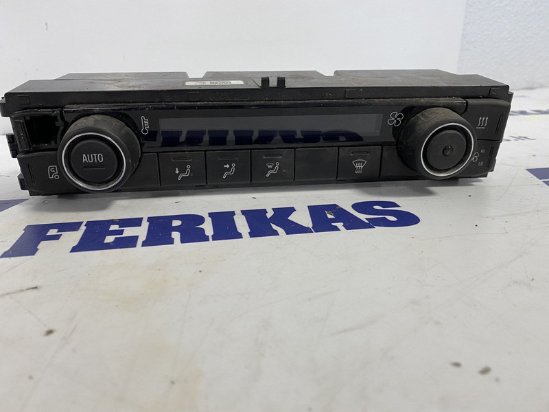 Scania R - Műszerfal - Teherautó: 2 kép. Scania R - Műszerfal - Teherautó: 2 kép.