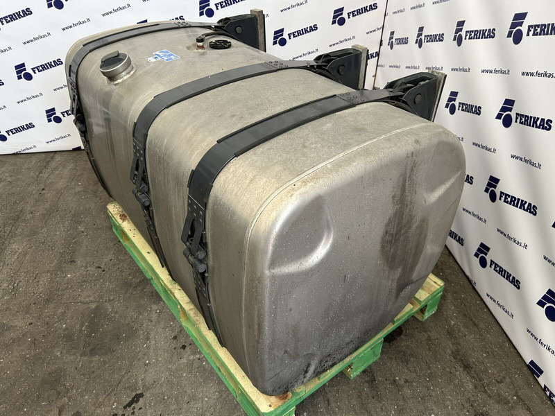 Scania Scania R 575L complete fuel tank 700x725x1340 - Üzemanyag tartály - Teherautó: 2 kép. Scania Scania R 575L complete fuel tank 700x725x1340 - Üzemanyag tartály - Teherautó: 2 kép.