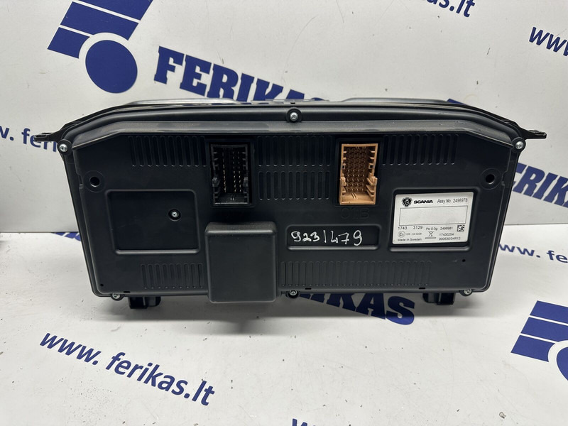 Scania UK version - Műszerfal - Teherautó: 2 kép. Scania UK version - Műszerfal - Teherautó: 2 kép.