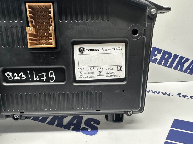 Scania UK version - Műszerfal - Teherautó: 4 kép. Scania UK version - Műszerfal - Teherautó: 4 kép.