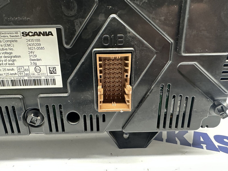 Scania instrument cluster, UK version - Műszerfal - Teherautó: 4 kép. Scania instrument cluster, UK version - Műszerfal - Teherautó: 4 kép.