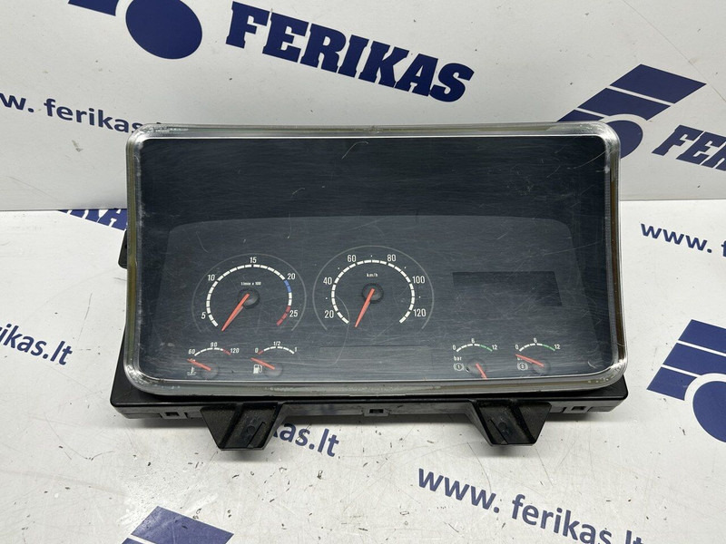 Scania instrumental cluster - Műszerfal - Teherautó: 3 kép. Scania instrumental cluster - Műszerfal - Teherautó: 3 kép.