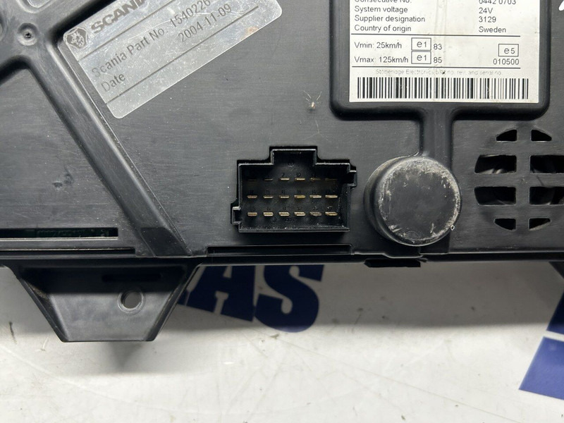 Scania instrumental cluster - Műszerfal - Teherautó: 4 kép. Scania instrumental cluster - Műszerfal - Teherautó: 4 kép.
