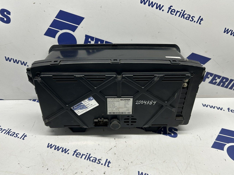 Scania instrumental cluster - Műszerfal - Teherautó: 2 kép. Scania instrumental cluster - Műszerfal - Teherautó: 2 kép.