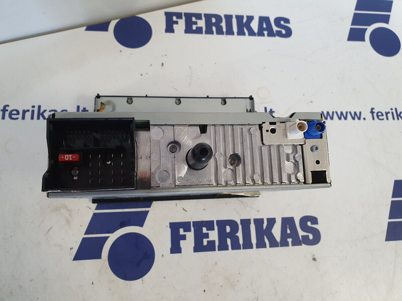 Scania radio navigation system - Műszerfal - Teherautó: 2 kép. Scania radio navigation system - Műszerfal - Teherautó: 2 kép.