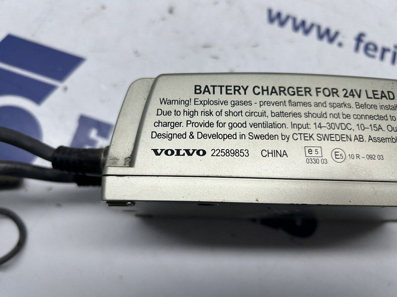 Volvo battery charger, converter - Elektromos rendszer - Teherautó: 4 kép. Volvo battery charger, converter - Elektromos rendszer - Teherautó: 4 kép.