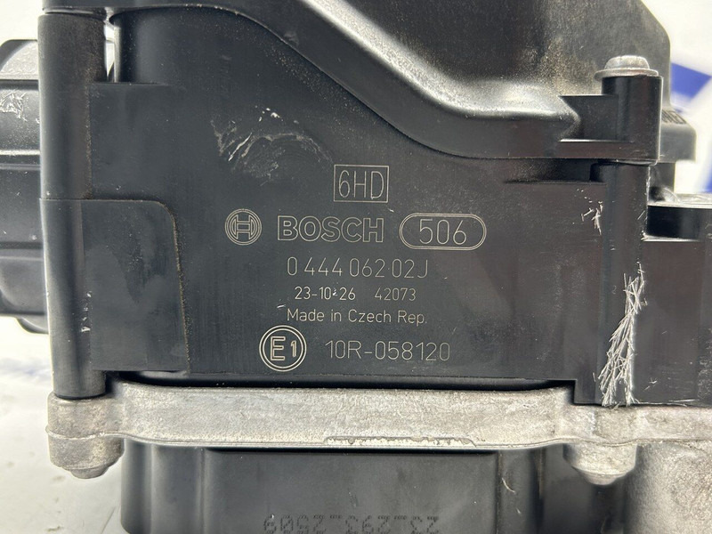 Volvo pump - Kipufogórendszer - Teherautó: 4 kép. Volvo pump - Kipufogórendszer - Teherautó: 4 kép.
