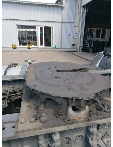 Jost 106 - Nyereg - Teherautó: 4 kép. Jost 106 - Nyereg - Teherautó: 4 kép.