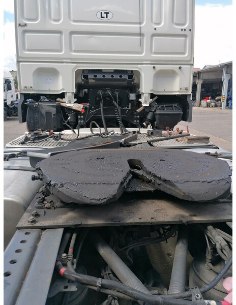 Jost 106 - Nyereg - Teherautó: 3 kép. Jost 106 - Nyereg - Teherautó: 3 kép.