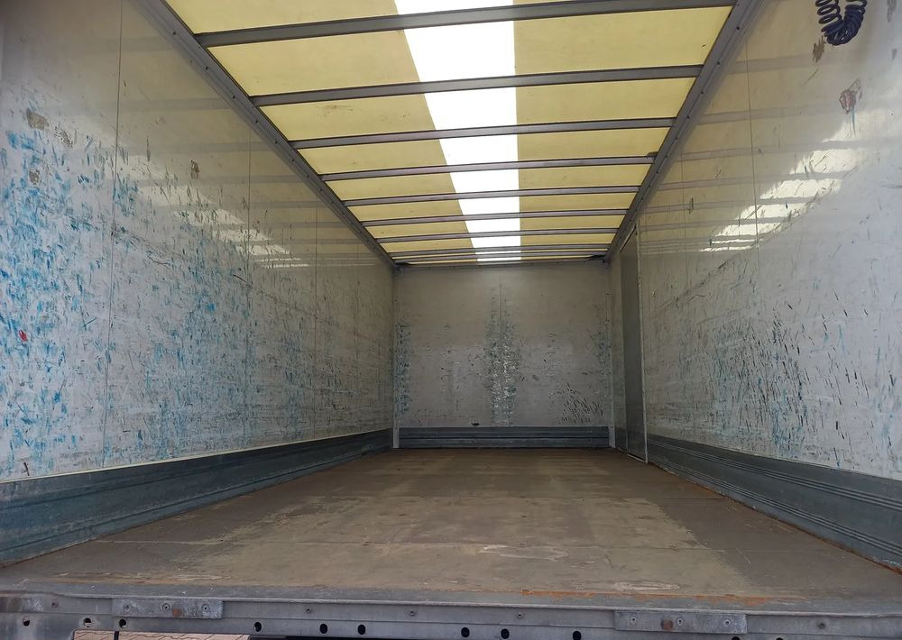 Inny ZABUDOWA KONTENER - Dobozos felépítményű teherautó: 4 kép. Inny ZABUDOWA KONTENER - Dobozos felépítményű teherautó: 4 kép.