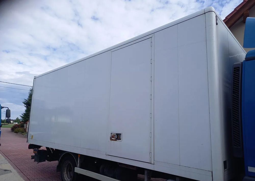 Inny ZABUDOWA KONTENER - Dobozos felépítményű teherautó: 1 kép. Inny ZABUDOWA KONTENER - Dobozos felépítményű teherautó: 1 kép.