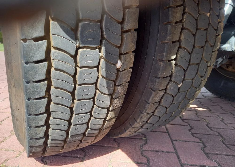 Tartályos teherautó Mercedes-Benz AXOR 1829 4X4 4 WD ALLOARD: 12 kép. Tartályos teherautó Mercedes-Benz AXOR 1829 4X4 4 WD ALLOARD: 12 kép.