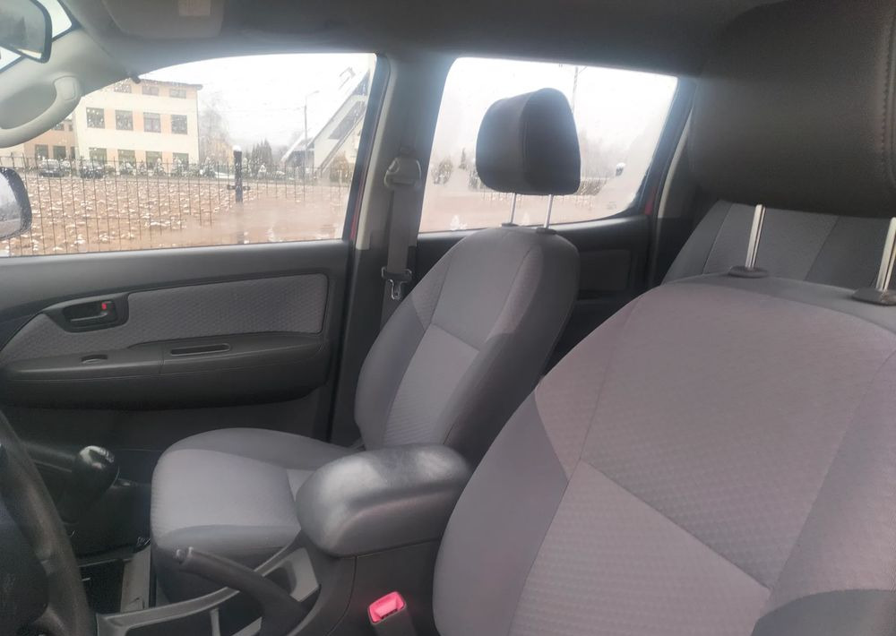 Toyota Hilux 2.5D 4x4, straż, strażacki, pożarniczy - Pickup: 5 kép. Toyota Hilux 2.5D 4x4, straż, strażacki, pożarniczy - Pickup: 5 kép.