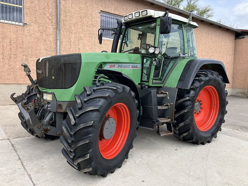 Türpisch Landmaschinen
Herr Christian Türpisch - - Traktor: 1 kép. Türpisch Landmaschinen
Herr Christian Türpisch - - Traktor: 1 kép.
