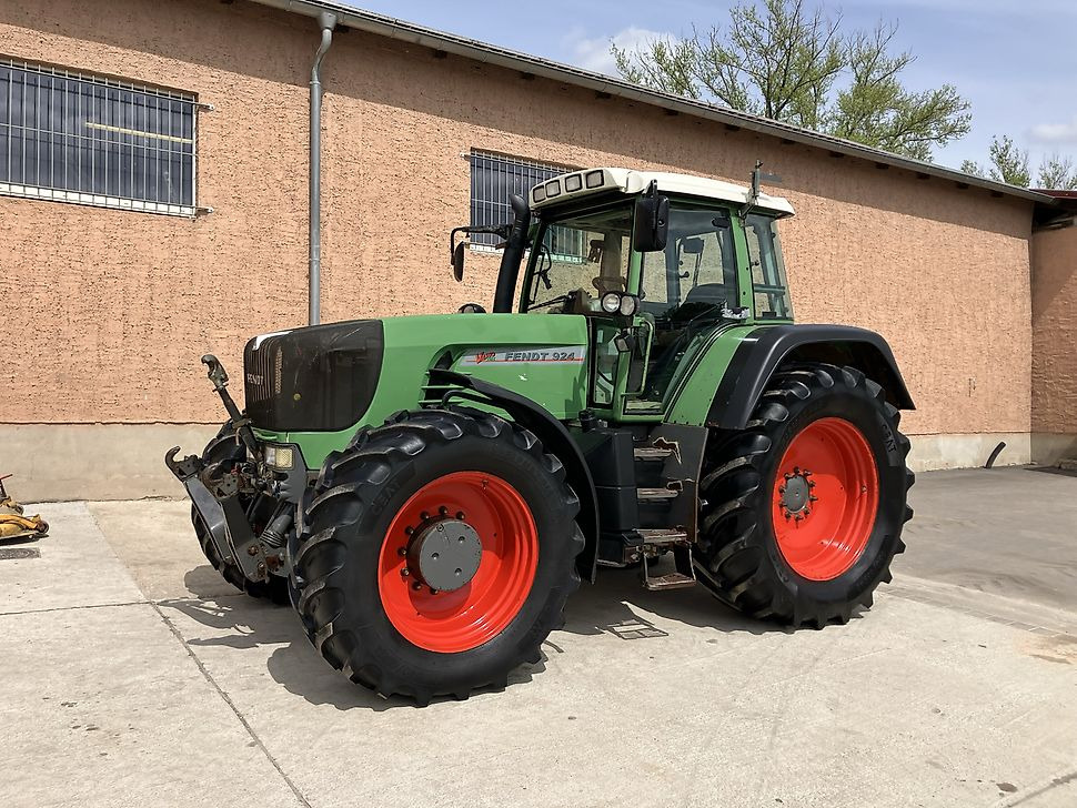 Türpisch Landmaschinen
Herr Christian Türpisch - - Traktor: 2 kép. Türpisch Landmaschinen
Herr Christian Türpisch - - Traktor: 2 kép.