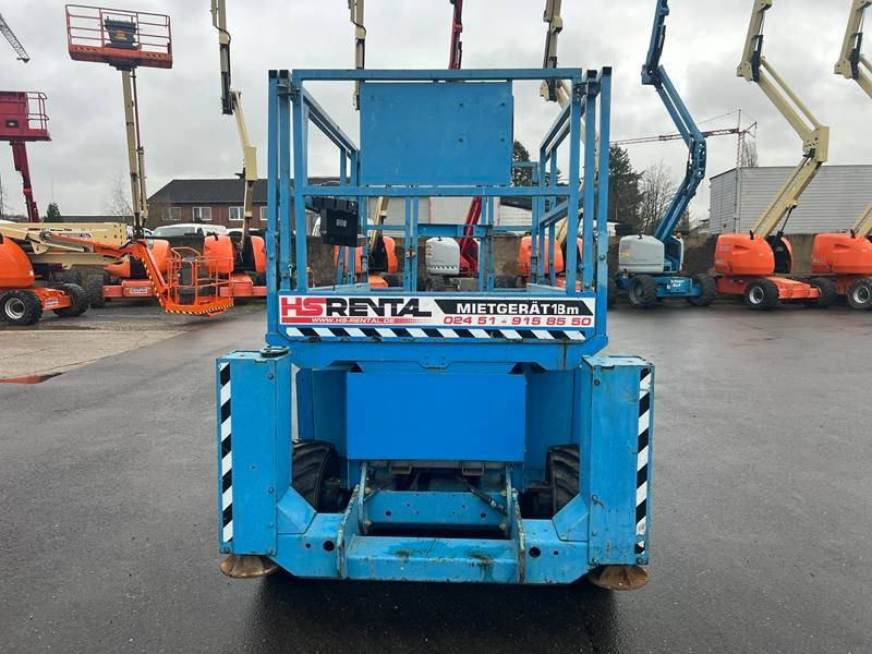 Genie GS2668 RT diesel 4x4 10m (1527) - Ollós emelő: 4 kép. Genie GS2668 RT diesel 4x4 10m (1527) - Ollós emelő: 4 kép.