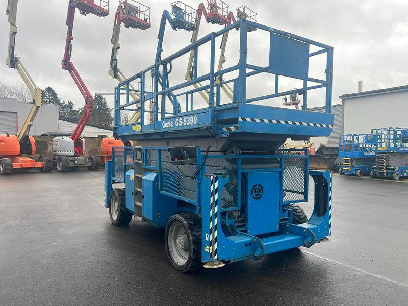 Genie GS5390 RT diesel 4x4 18m (1711) - Ollós emelő: 5 kép. Genie GS5390 RT diesel 4x4 18m (1711) - Ollós emelő: 5 kép.