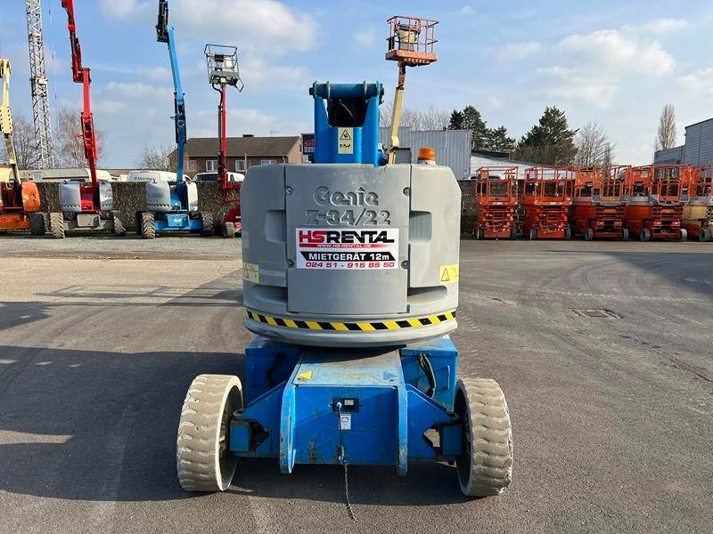 Genie Z34/22N elektro 12m (1438) - Személyemelő: 4 kép. Genie Z34/22N elektro 12m (1438) - Személyemelő: 4 kép.