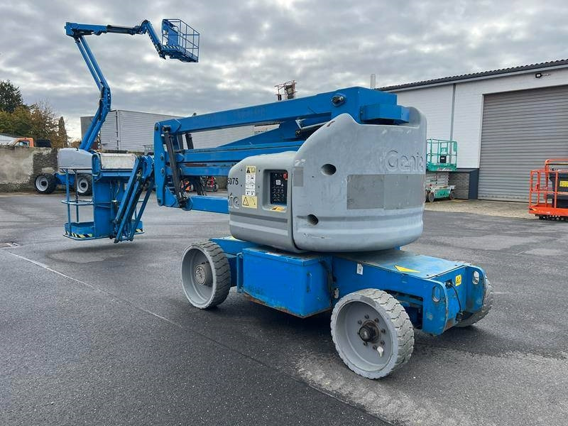 Genie Z40/23 NRJ elektro 14m (1825) - Személyemelő: 5 kép. Genie Z40/23 NRJ elektro 14m (1825) - Személyemelő: 5 kép.