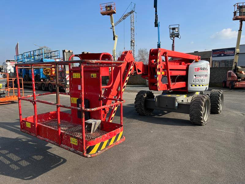 Genie Z45/25 JRT 4x4 diesel 16m (1530) - Személyemelő: 3 kép. Genie Z45/25 JRT 4x4 diesel 16m (1530) - Személyemelő: 3 kép.