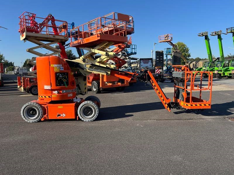 JLG E300 AJP elektro 11m (1791) - Személyemelő: 1 kép. JLG E300 AJP elektro 11m (1791) - Személyemelő: 1 kép.