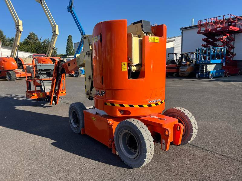 JLG E300 AJP elektro 11m (1791) - Személyemelő: 4 kép. JLG E300 AJP elektro 11m (1791) - Személyemelő: 4 kép.