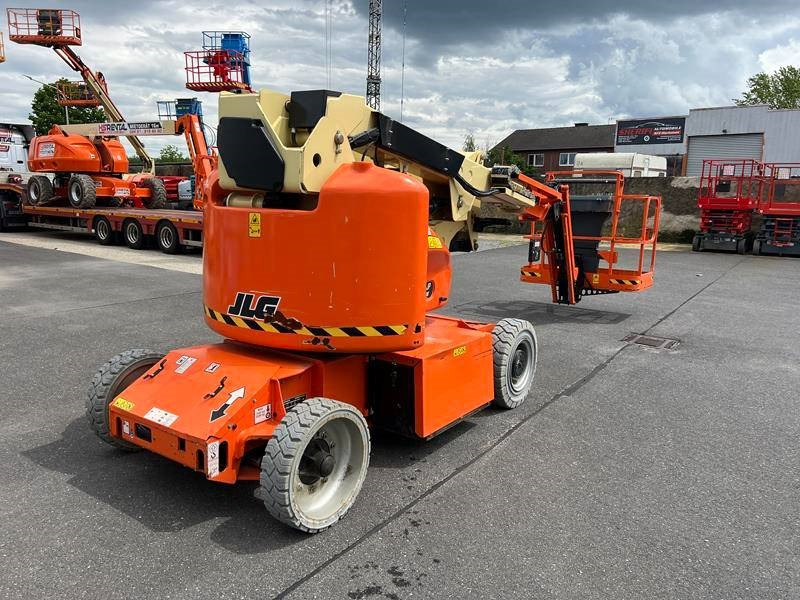 JLG E400AJPN elektro 14m (1779) - Személyemelő: 3 kép. JLG E400AJPN elektro 14m (1779) - Személyemelő: 3 kép.