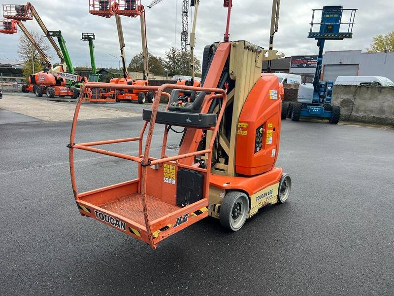JLG Toucan 10E elektro 10m (1812) - Személyemelő: 3 kép. JLG Toucan 10E elektro 10m (1812) - Személyemelő: 3 kép.