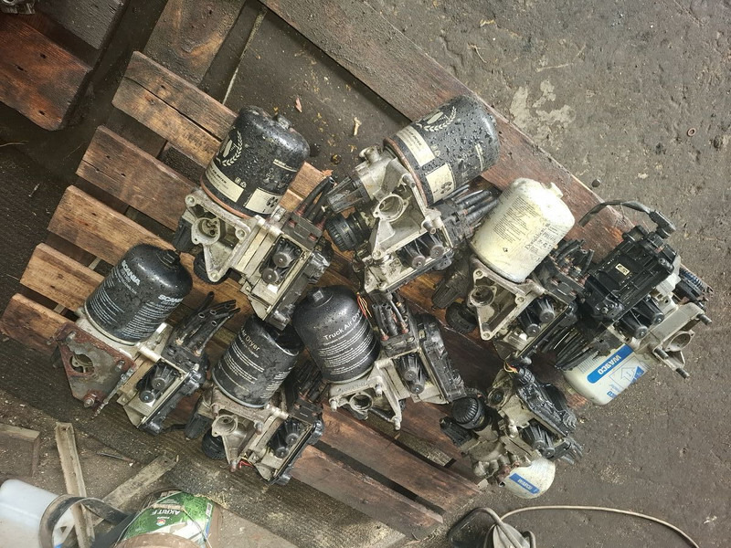 HALDEX  - Alkatrész: 2 kép. HALDEX  - Alkatrész: 2 kép.