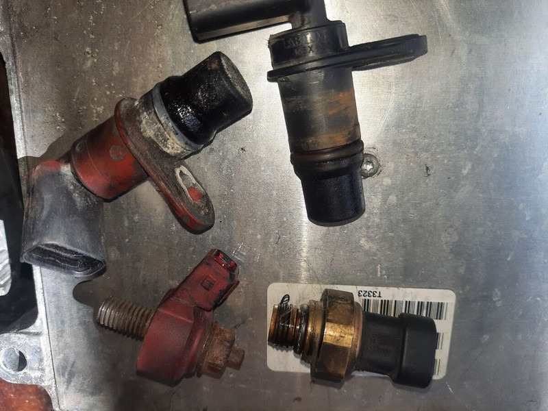 Cummins 239Kvt - ECU: 4 kép. Cummins 239Kvt - ECU: 4 kép.